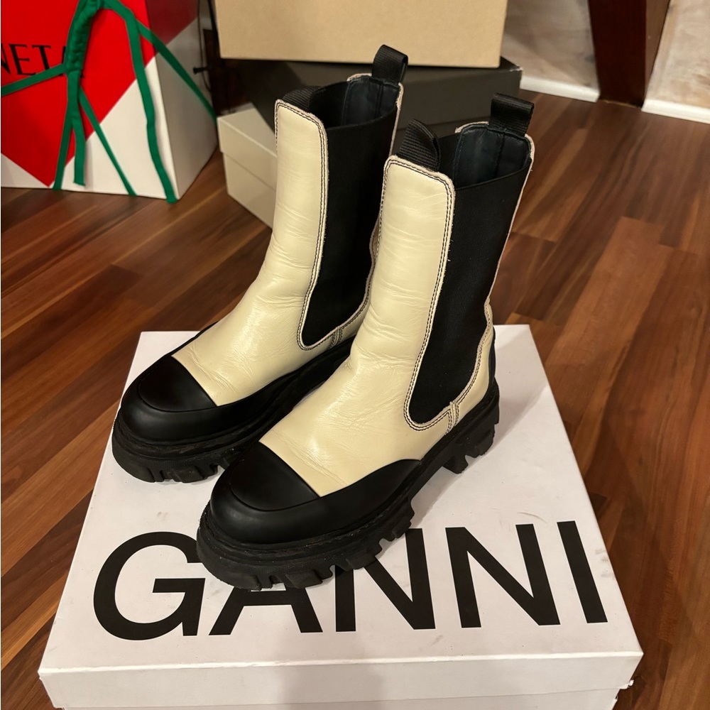 Ganni boots size 37 (6.5)